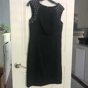 Beautiful dress, black & white with nice detail. Size 6